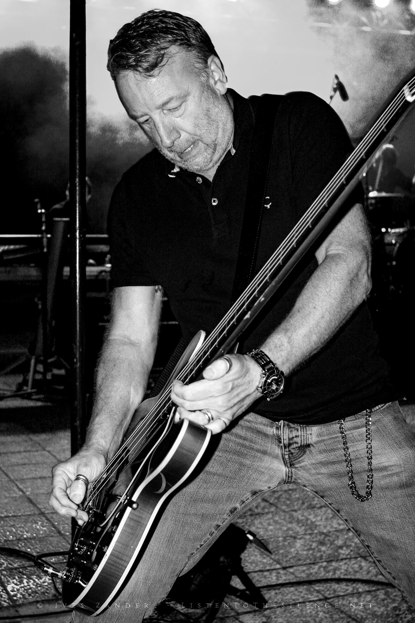 Peter Hook & The Light<br/>Nocturnal Culture Night Deutzen 2012