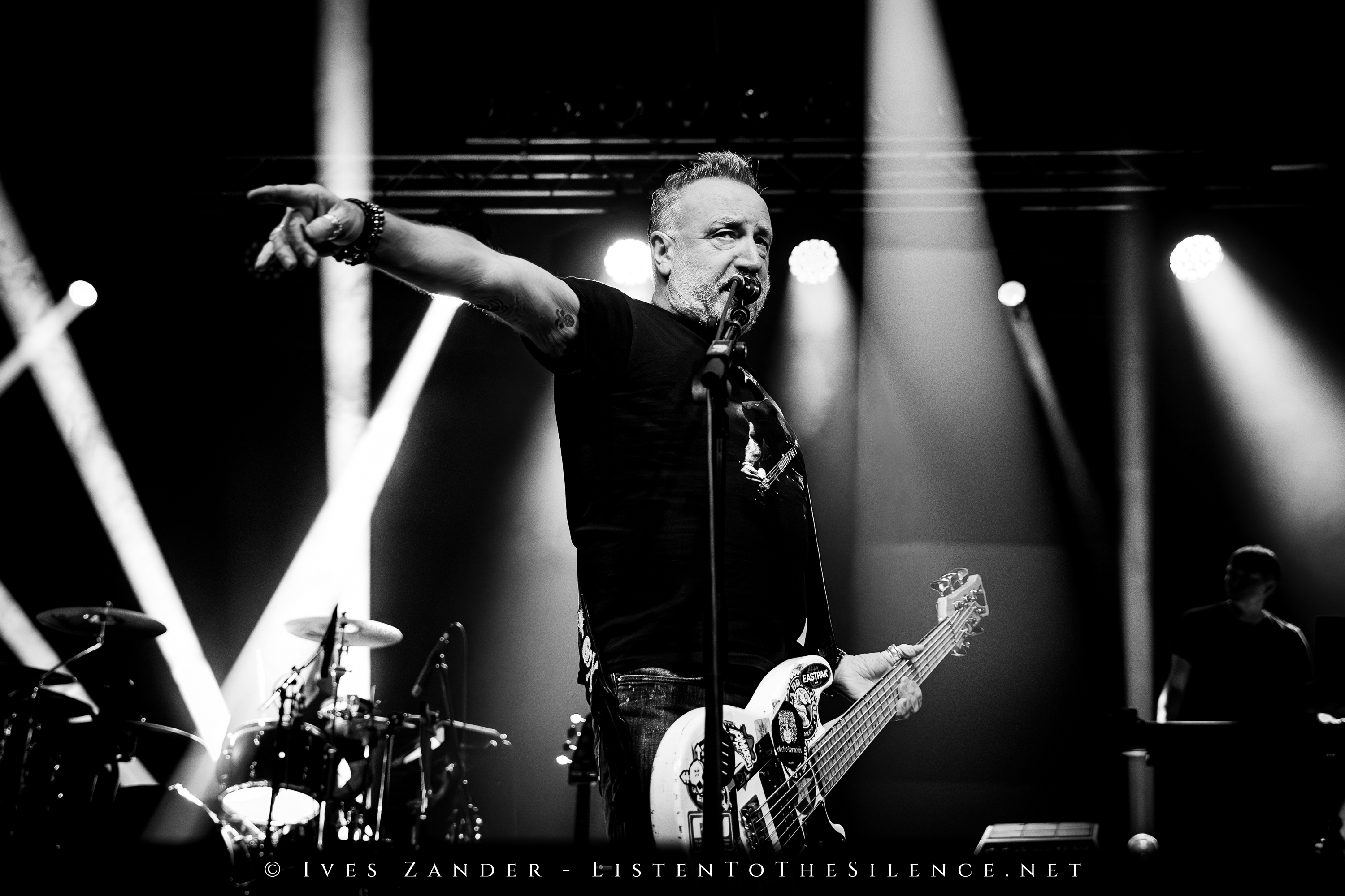 Peter Hook & The Light<br/>Reithalle Straße E Dresden 2023