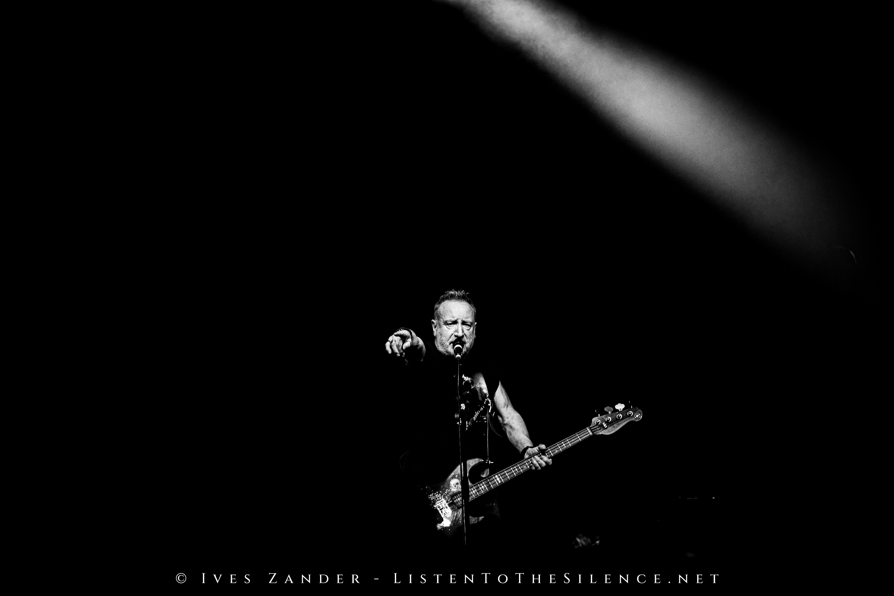 Peter Hook & The Light<br/>Reithalle Straße E Dresden 2023